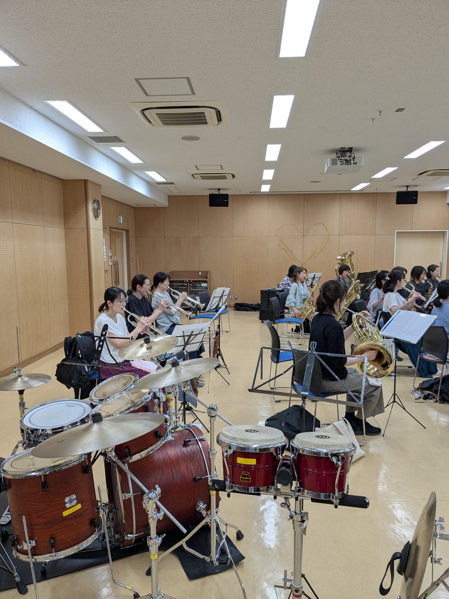 kaedenoko_'s tweet photo. 5/26の練習風景です♪

6月の訪問演奏へ向けた練習と、7月の訪問演奏にむけた試奏を行いました
休憩時間にはアンサンブルの練習も行いました

楓の子マザーズバンドでは一緒に活動してくれるメンバーを募集中です。
ぜひ見学・体験お待ちしています。
詳しくは @kaedenoko.mothersband https://t.co/89R1QvLk6v