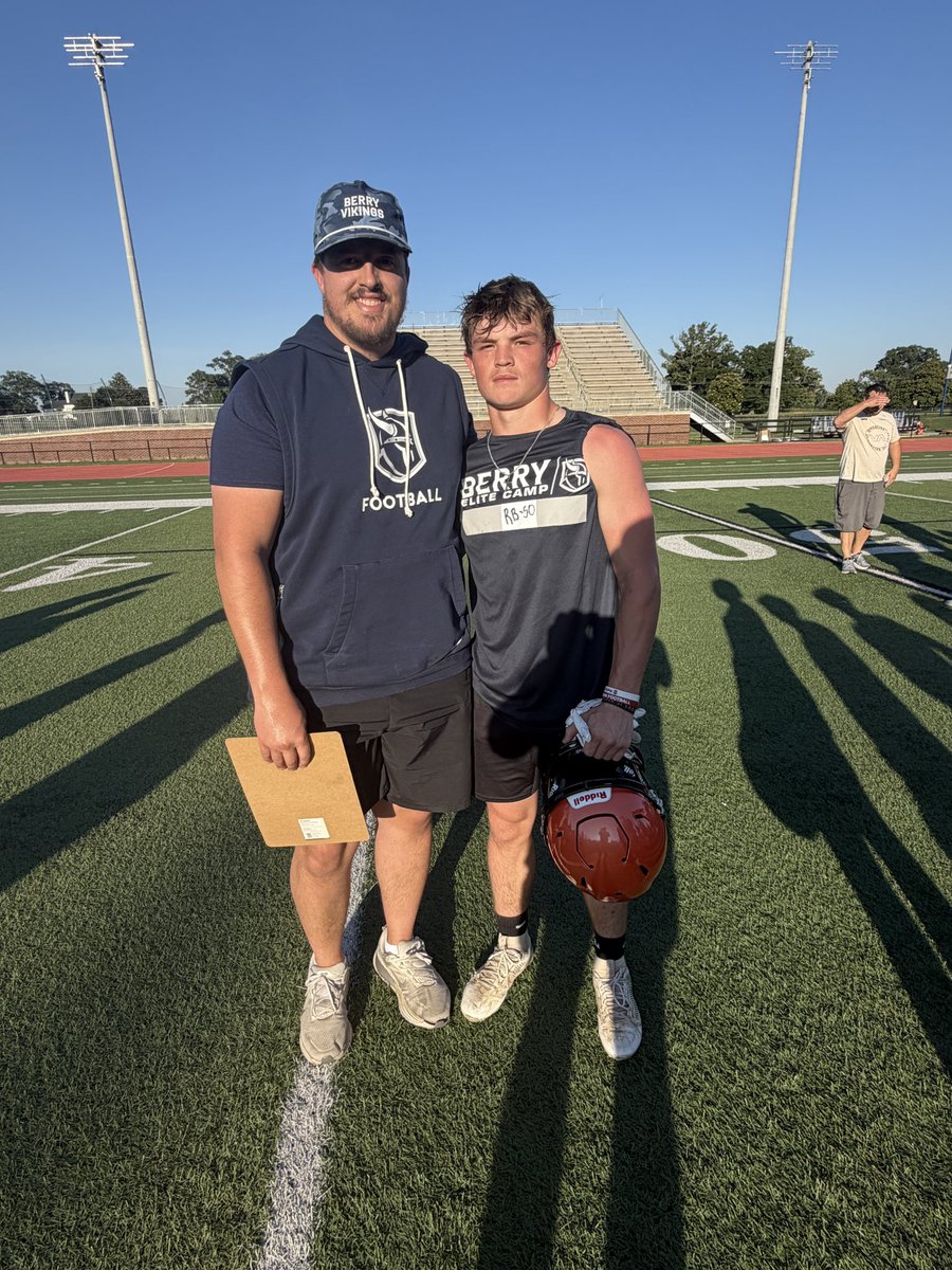 Collincagle08's tweet photo. Had a great 2 days at Berry College. Competed at Running-Back and Safety. Great coaches, competition, and facility. Glad I could get a good relationship with the coaches. I am the orange helmet in all clips!! @BCCoachK @CoachTSharp @CoachMoDigg @BerryFootball @RaiderRichland https://t.co/5DJZ8oxJyB