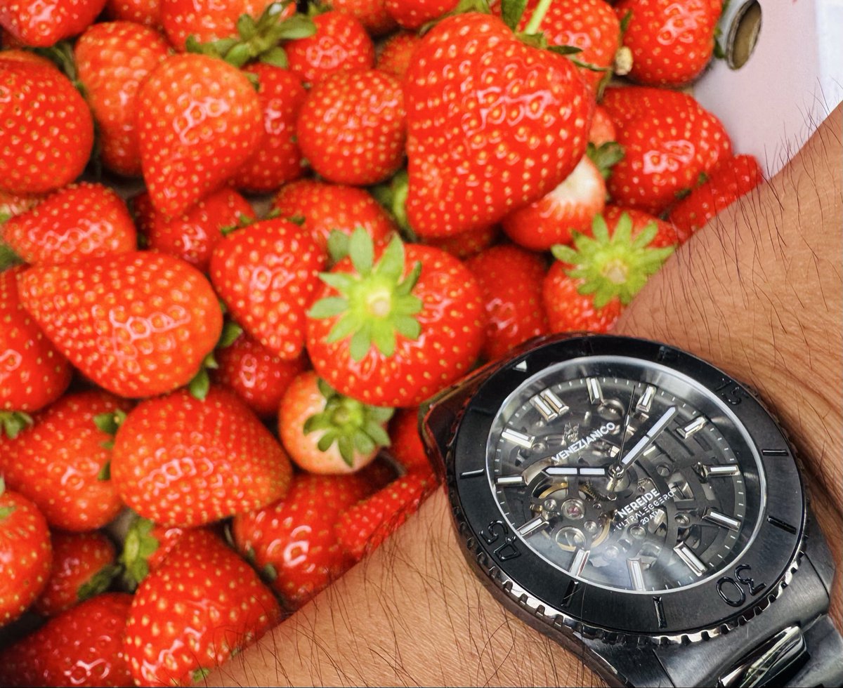 OMEGAswatch9's tweet photo. いちご狩り🍓終了

たくさん摘ませて頂きました。
ジャムとか作った方が良いかな？
作り方知らないなぁ。

#venezianico https://t.co/ro2LWdSF7u