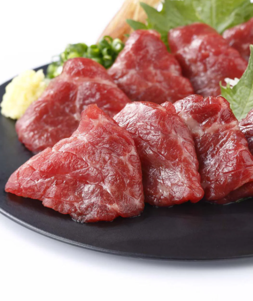 greenbeansjp's tweet photo. ＼お肉バイヤーのイチオシ／
今年の #父の日 は6/21(日)💡そろそろ準備を始めませんか？

#グリーンビーンズ でぜひ見つけてほしいのが、お客さまレビュー高評価の「馬刺し」
解凍するだけでお酒によく合う絶品馬肉の赤身を堪能できますよ！

父の日にはもちろん、自分へのご褒美にも🤤✨
👇リプライ欄から売場を見てみてください！