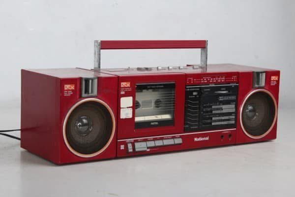 ComputerLove_'s tweet photo. Can we bring back deep cherry red/maroon technology? https://t.co/nRDDQGBRqn