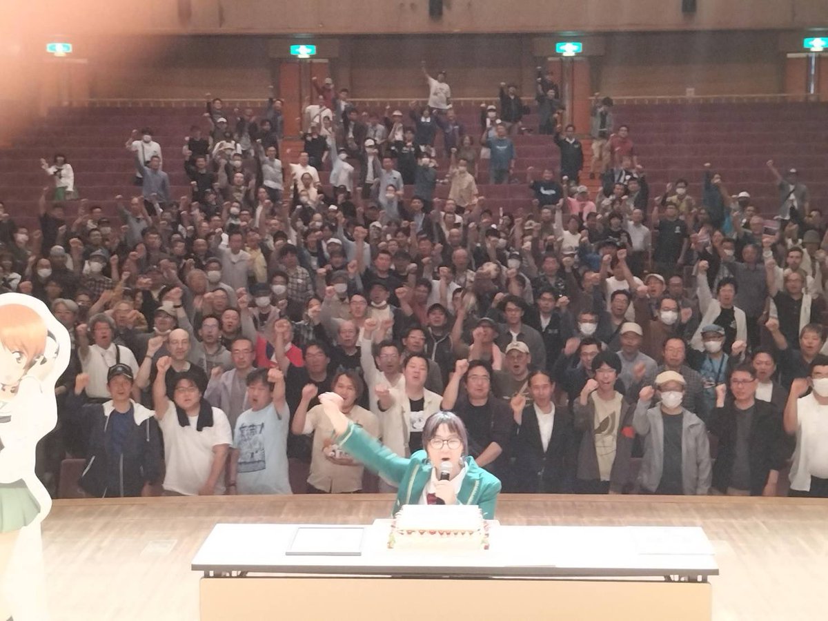 magarimatu2018's tweet photo. 昨日の秋山優花里誕生会に大勢の方にご参加いただきありがとうございました！

ビンゴゲーム、クイズラリー楽しんでいただけましたでしょうか？

最後の集合写真、左右切れてしまい申し訳ございません。

次は沙織誕です！よろしくお願いします！ https://t.co/qEXIDeFGvG