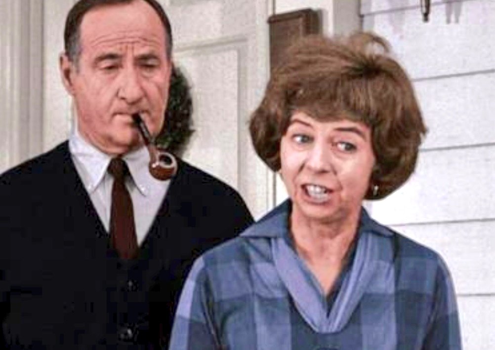 meinnyc130's tweet photo. Well LOOK who it is!...Abner Kravitz from #Bewitched...AKA George Tobias 🤣😎😉
#TheSetUp
#TCMParty https://t.co/6Z77mG8hye