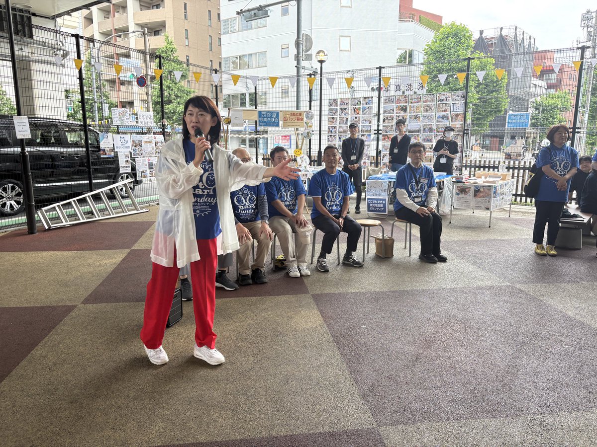 FesSando's tweet photo. 【オープニングの様子をお届け！】
長谷部区長や丸川珠代議員、渋谷区議長、渋谷区議の皆さまがいらっしゃいました！

そして特別企画では、みんなでラジオ体操をして準備万端✨

本日駒テラスにて、#sandofes西参道
開催しております！！ぜひ！ https://t.co/ILHQrbYw63