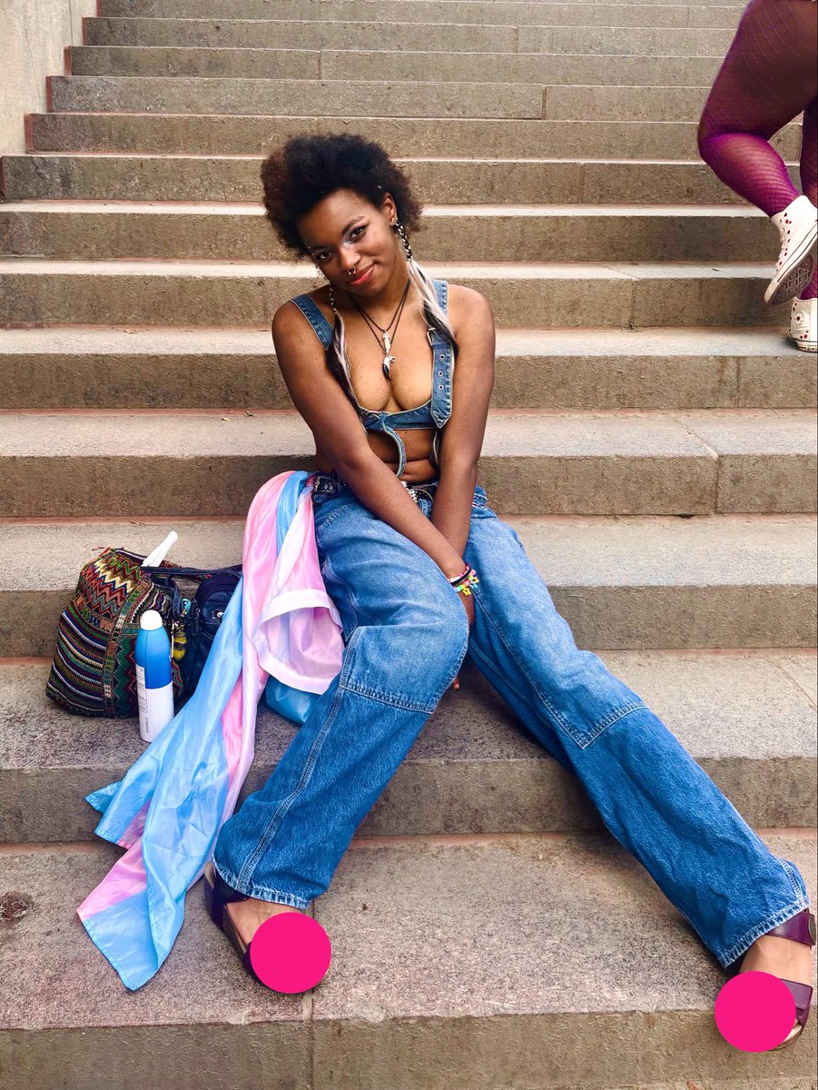http_lavtrqw's tweet photo. pride pt. 2!!!! 🏳️‍⚧️

(if you wanna see my feet you either gotta pay or go like and comment on my insta post
one is easier than the other)

#wlw #pride #lgbtq https://t.co/1y621WhnQH