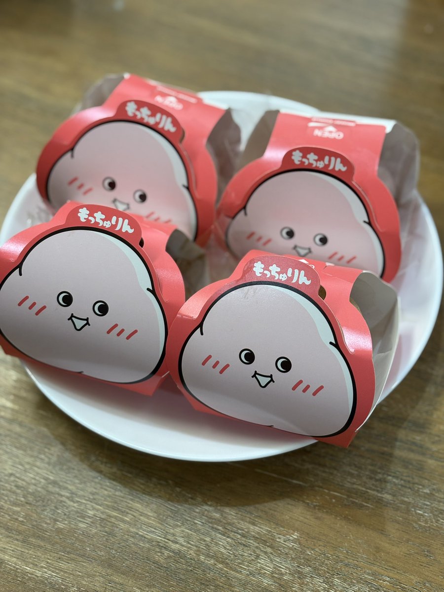610_720's tweet photo. 話題のアレ。オットが買ってきてくれたんだけどめちゃくちゃ並んでたらしい。おいしかった！ https://t.co/hmKEzGbdjU