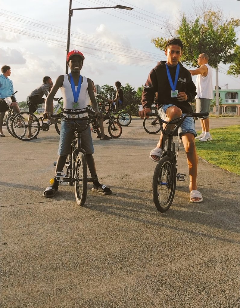 LeonardoLCJ7's tweet photo. CHEQUEANDO 📝 EL ENTRENAMIENTO ⚔️🏁 DE LOS PILOTOS 🚴‍♂️🚴🚴‍♀️ BMX-CALLE 🇩🇴
CLUB DOMINICANO BMX ENSANCHE LA FÉ  RUMBO AL ANIVERSARIO 2003-2026 CDBMXEFE ✨️🎉🎊 https://t.co/rM1Ke98BqQ