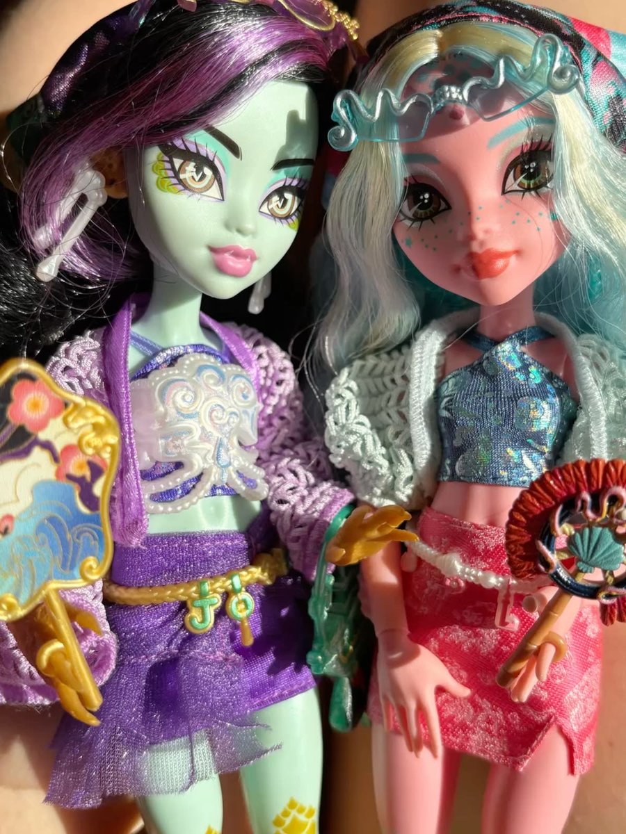 VampGhoul1bv's tweet photo. Freaky fusion was on to something 
(Not my pics!)
Ship itttt
#monsterhigh #clawvenus #lagoonablue #jinafire #venusmcflytrap https://t.co/2Qvlp3b2XX