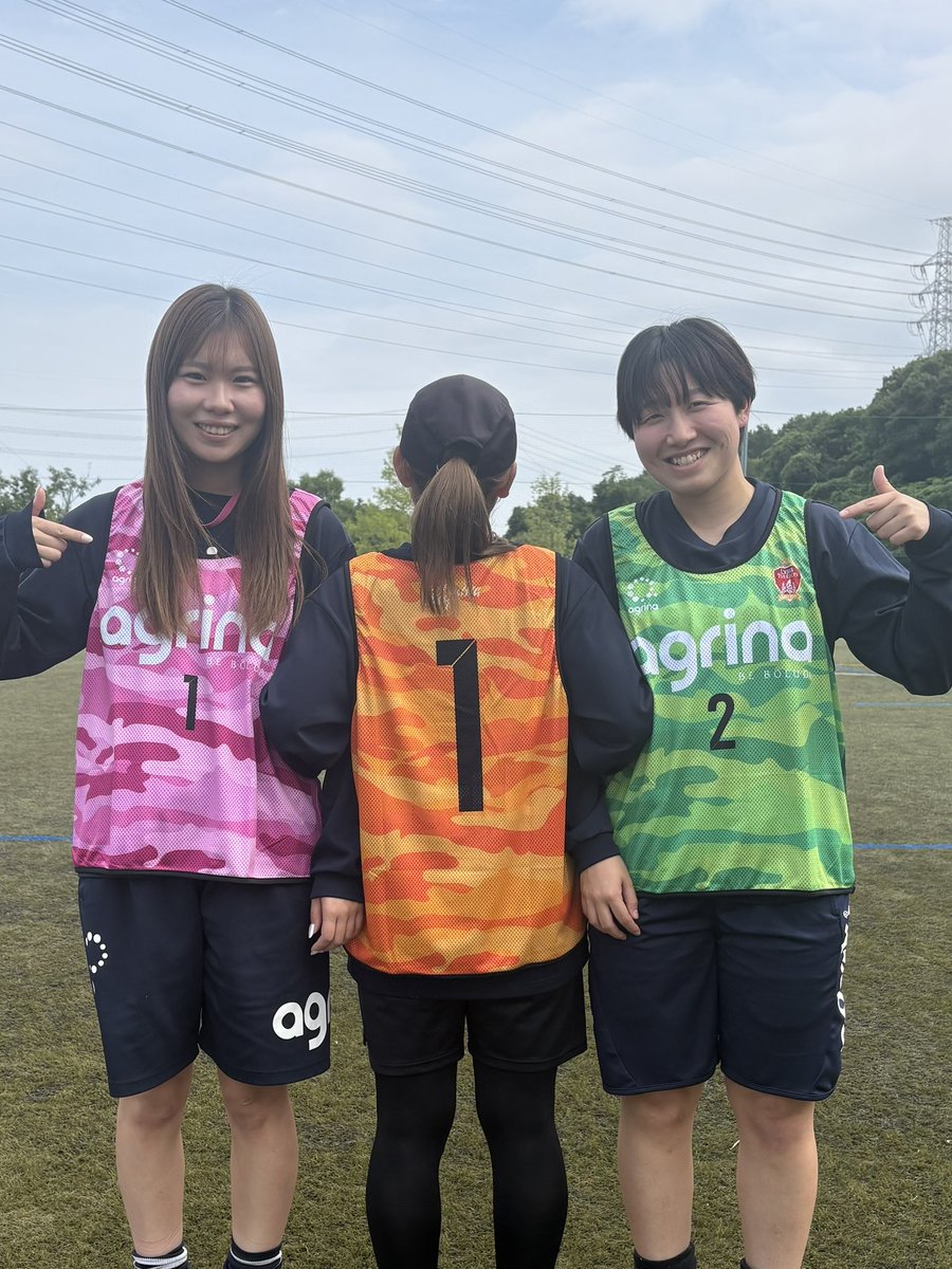 Lvina_mie's tweet photo. 今シーズンからオフィシャルアパレルパートナーになったagrinaの新しいビブス届きました⭐️
ルビナのエンブレムも入ってかわいいデザインです！

モデル
#2 堀真緒
#21 矢橋菜央
#9 古谷瑠菜

#ルビナ #女子サッカー 
#agrina #かわいい https://t.co/VPPA1G59dN