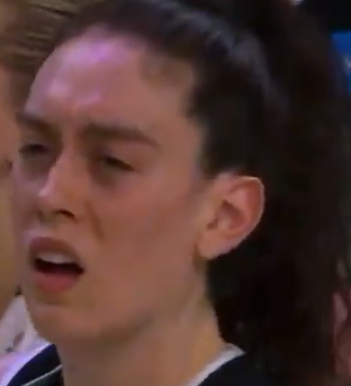 HFMachinehead's tweet photo. Nobody does games like Stewie where you feel like she's playing bad and then you look up the scoreboard and you're like "where those 25 points came from?" https://t.co/s5eYVQiE6f