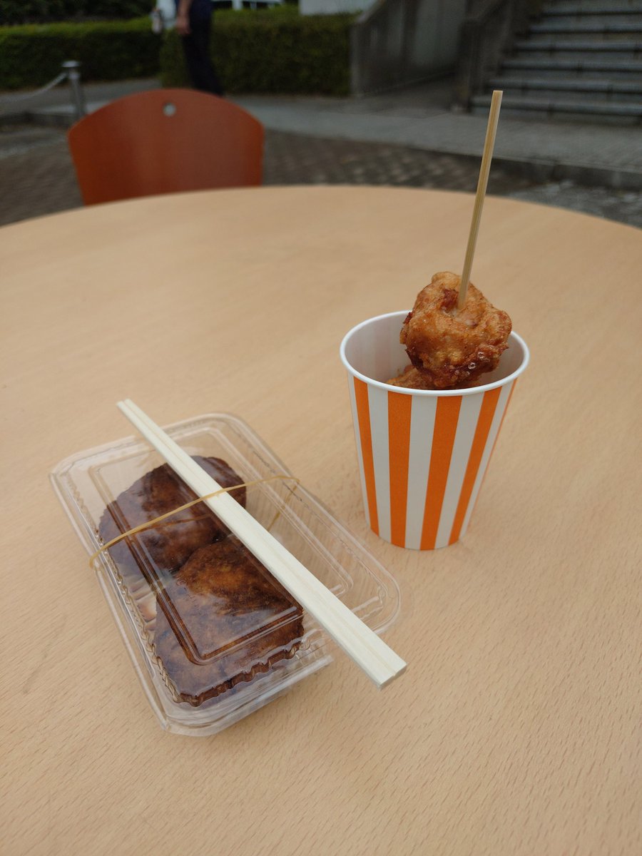 lade3532's tweet photo. ゼリーフライと唐揚げ食べるよ😋

#大将まつり #行田市 #のぼうの城 https://t.co/2A9aOA71ib