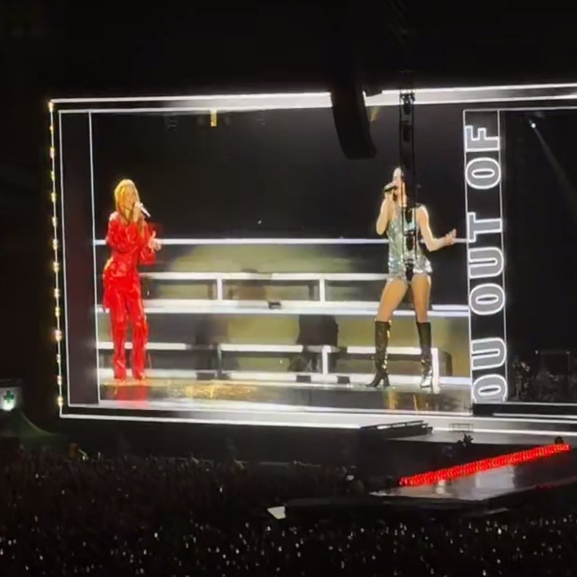LaliPublicidad's tweet photo. Kylie Minogue y Lali cantando “Can't get you out of my head” en #LaliEnRiver! 🩷 https://t.co/swToU4oNLV