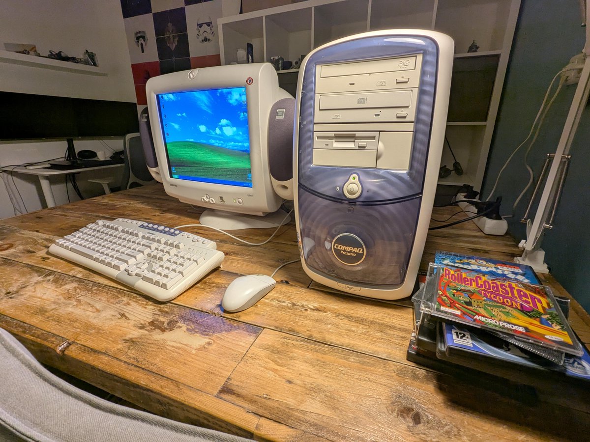 brockpierson's tweet photo. Compaq Presario 5000 old school PC setup. It's beautiful. https://t.co/bIdCkhBuLr