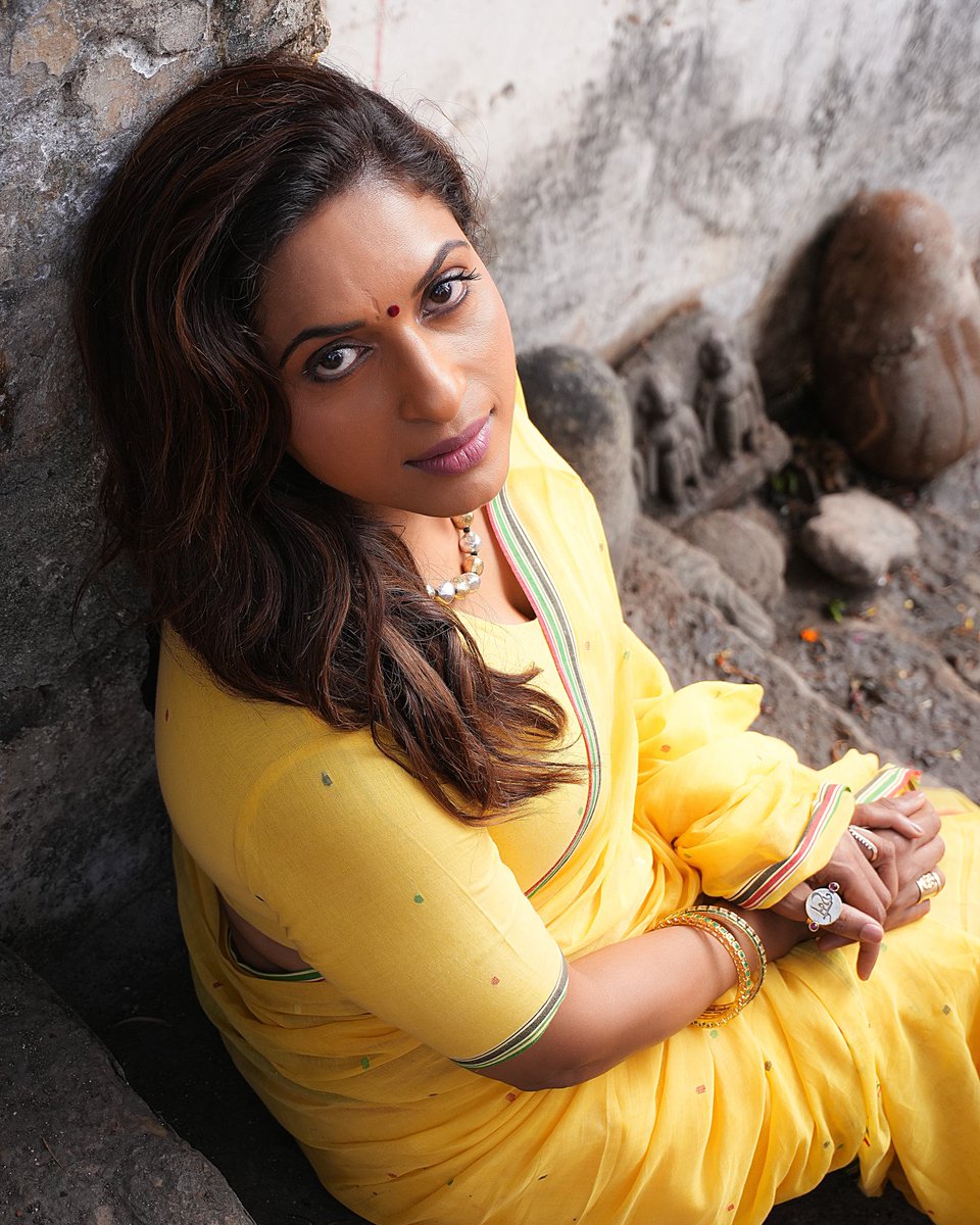 sandhyashetty's tweet photo. Draped in yellow, carrying sunshine in my soul.π
Photographer - @creativecollab
Makeup & Hair - @tabassumbhatii @tabassumbhatii.official
Designer - @kaushikshrimanker @shrimankerandyogi
Accessories @srishti_k
#SandhyaShetty #YellowSaree #Actor #NoFear https://t.co/dnrJWWMn7a