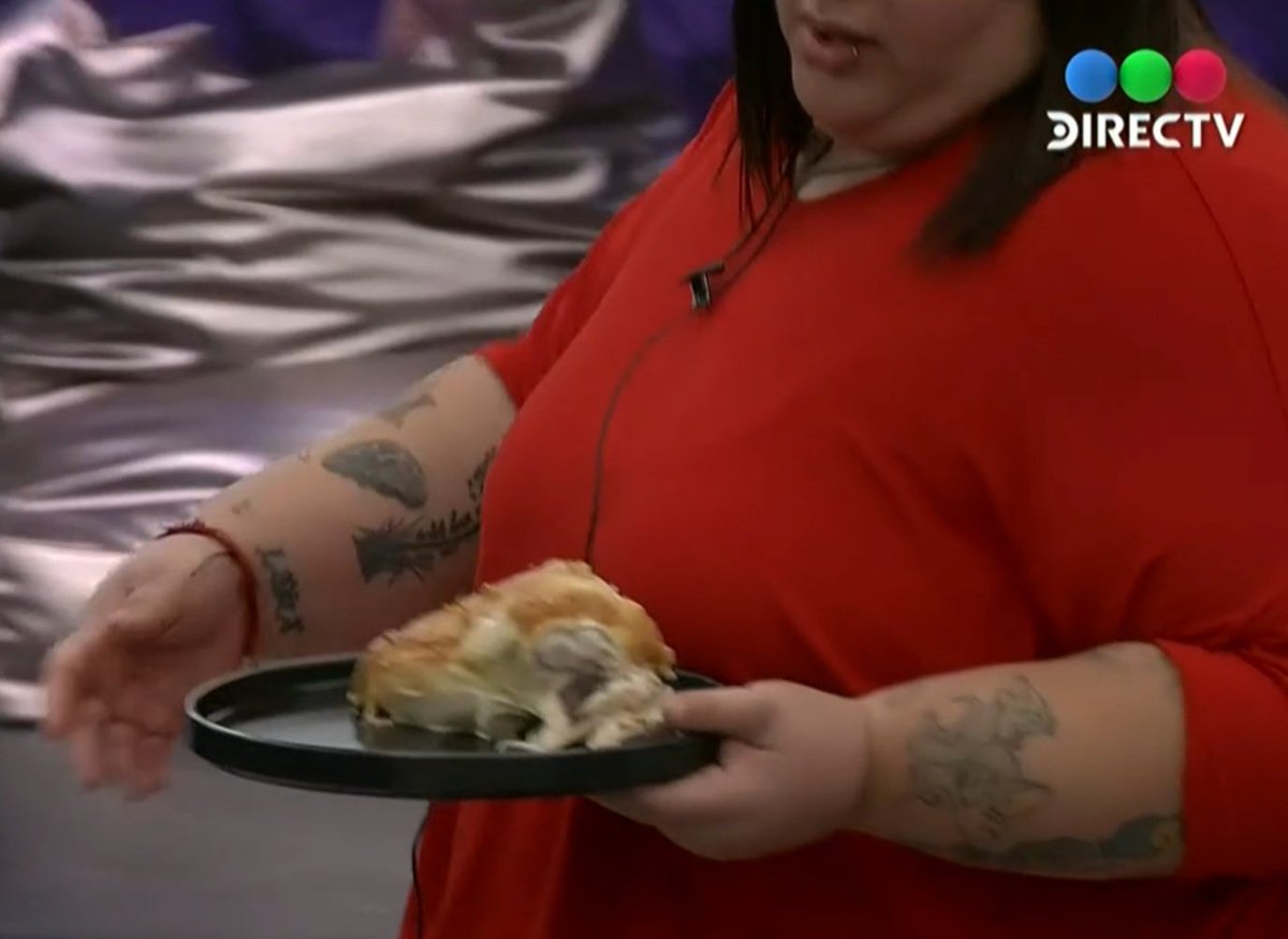 lambertucciok's tweet photo. @MONAQUILOMBERA Monita , esa no es Yipio , es Andrea. Yipio ese día estaba de rojo y tiene tattoos https://t.co/SQXgKVmjfu