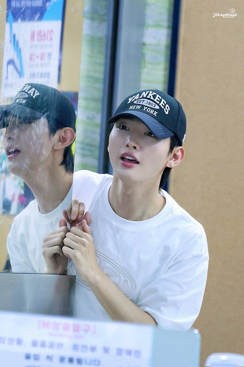jskuyokuyo's tweet photo. 260604 볼륨을 높여요

저렇게 바라보는데 어떻게 안 설레🫠

#윤지성 #YoonJisung https://t.co/YFEJjPhjRf