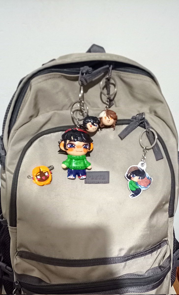 Hokane_21's tweet photo. No suelo subir dibujos pq me da pena pero quise animarme a hacer sus muñequitos de mis personajes favoritos del ADSM skksjs
El muñequito de Charlie esta re basado en la creadora que hace sus papitas
https://t.co/FPpxNw0WBk
#adoublesidedmirror #ADSM #Charlie #lein #charles https://t.co/9RTFa4lJfp