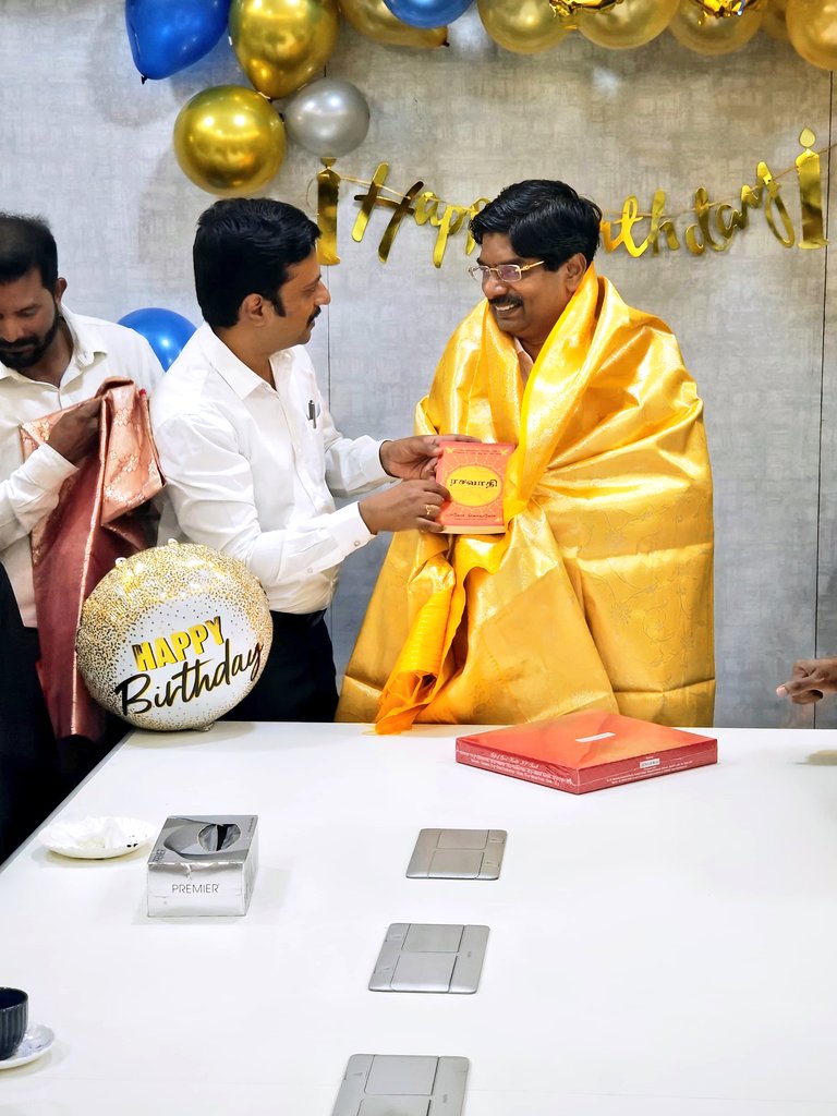 dilipkumarmdk's tweet photo. On the occasion of 60th birthday of my beloved respected #Senior #Honorable #Thiru #P #Wilson #MP I met him and received his blessings.

#OfficeOfPWilson

#DMKChiefLegalAdvisor 
@PWilsonDMK @sine_lege
#WINSON #PWilson  #WilsonMP 
#Convenor @aifsoj https://t.co/XvJ2dBFIgJ
