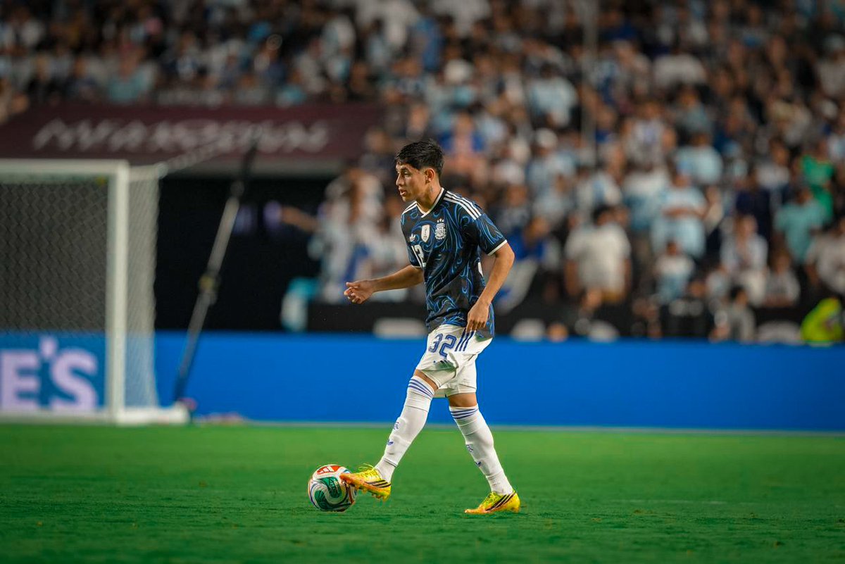 BocaJrsOficial's tweet photo. ¡Vamos nene! 🇦🇷💙💛💙 https://t.co/eEaEpHfsxu