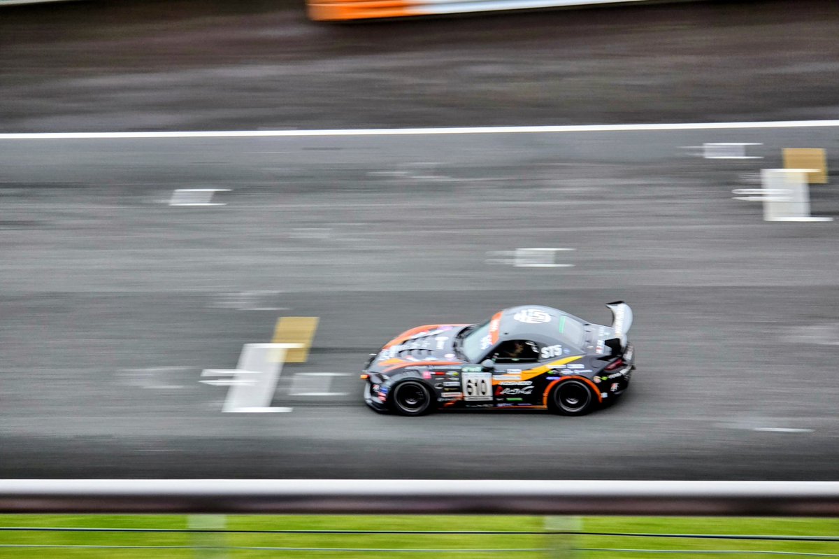 Assy448's tweet photo. #富士24時間
#スーパー耐久
#ロトスタ
若干ブレてはいるけど流れた感じでスマホでも撮れた❗残り3時間程、頂上目指して追い上げよろしく‼️ https://t.co/OO10SsD1Uw