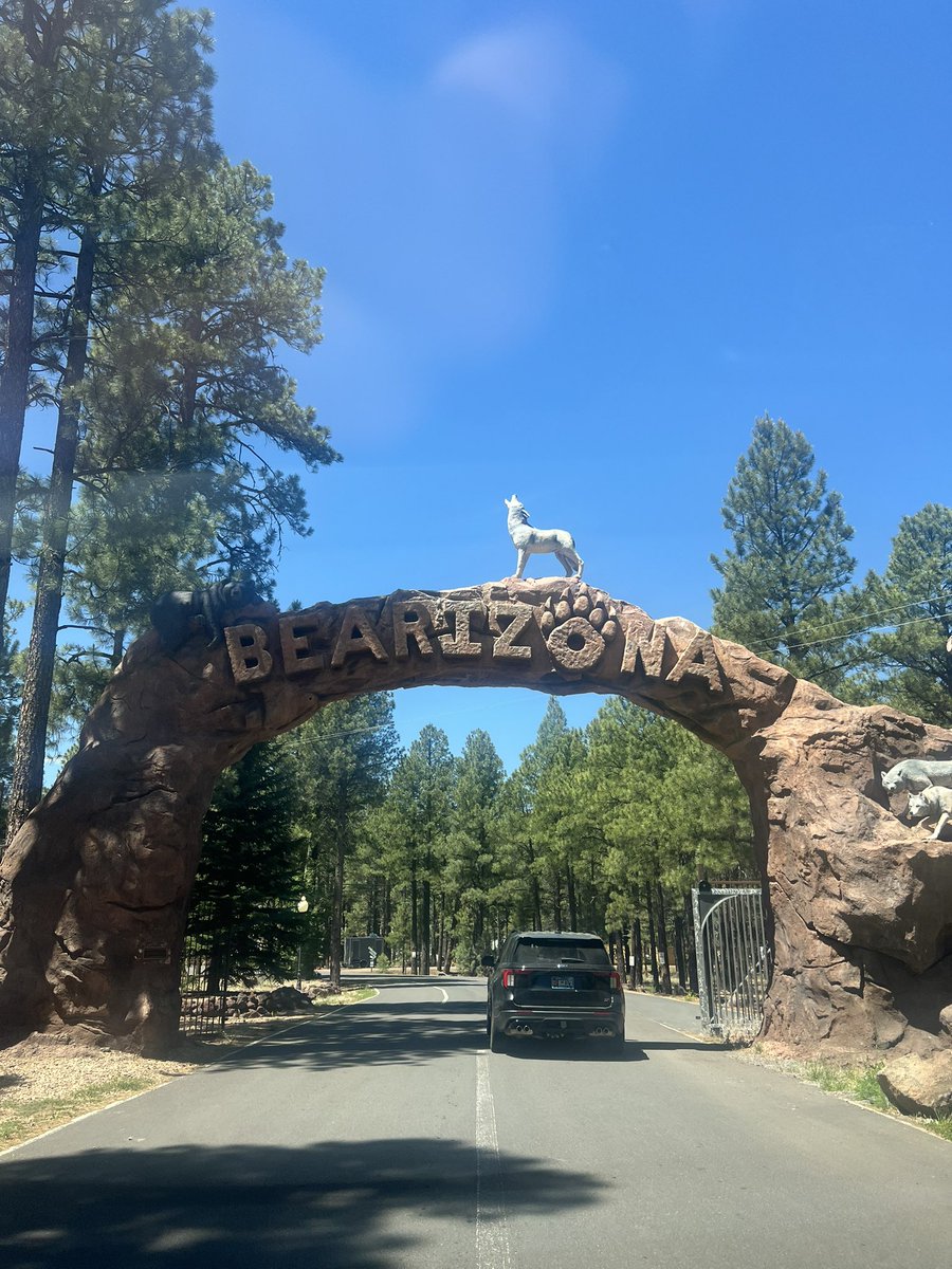 berczynski's tweet photo. @CALEBcsw - spent the day at Bearizona in Williams, AZ. The missed marketing opportunity drove me crazy! https://t.co/OdbX4bVGq6