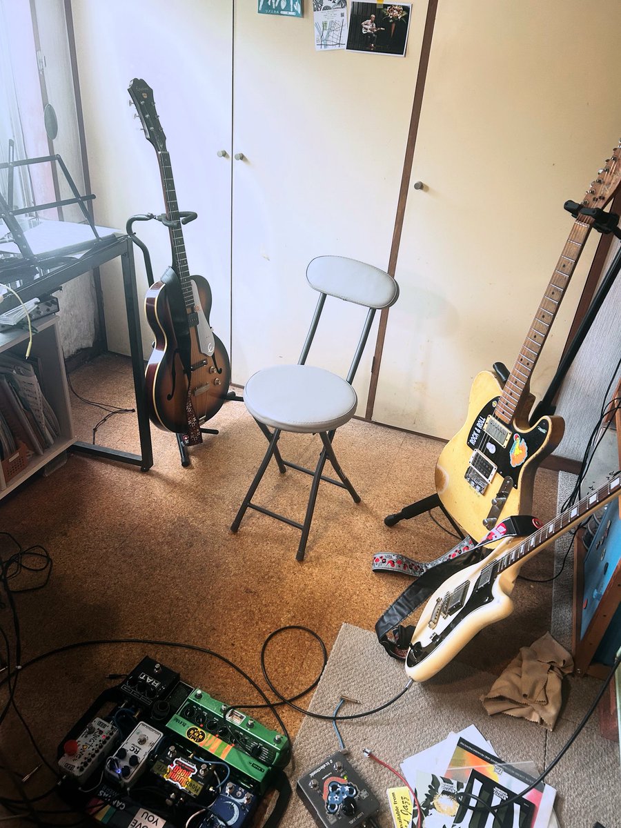 hidekiguitar's tweet photo. 【6/7】朝から自宅レッスンDAY。もう生徒さん帰りました。車来場可、または鶴見か菊名から横浜市営バス41系統で白幡下車3分。希望あれば新子安しぇりる前まで送迎します。90分6000円。なかなか楽しいと思いますし。よろしくどうぞ〜。 https://t.co/nO9SUeBPyS