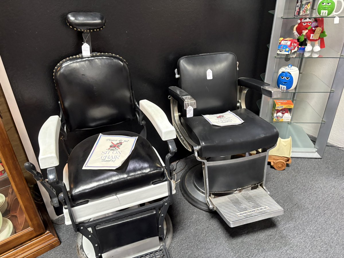 JimmytheLizard's tweet photo. Looking for the perfect gaming chair. https://t.co/ELiHxxOhD7