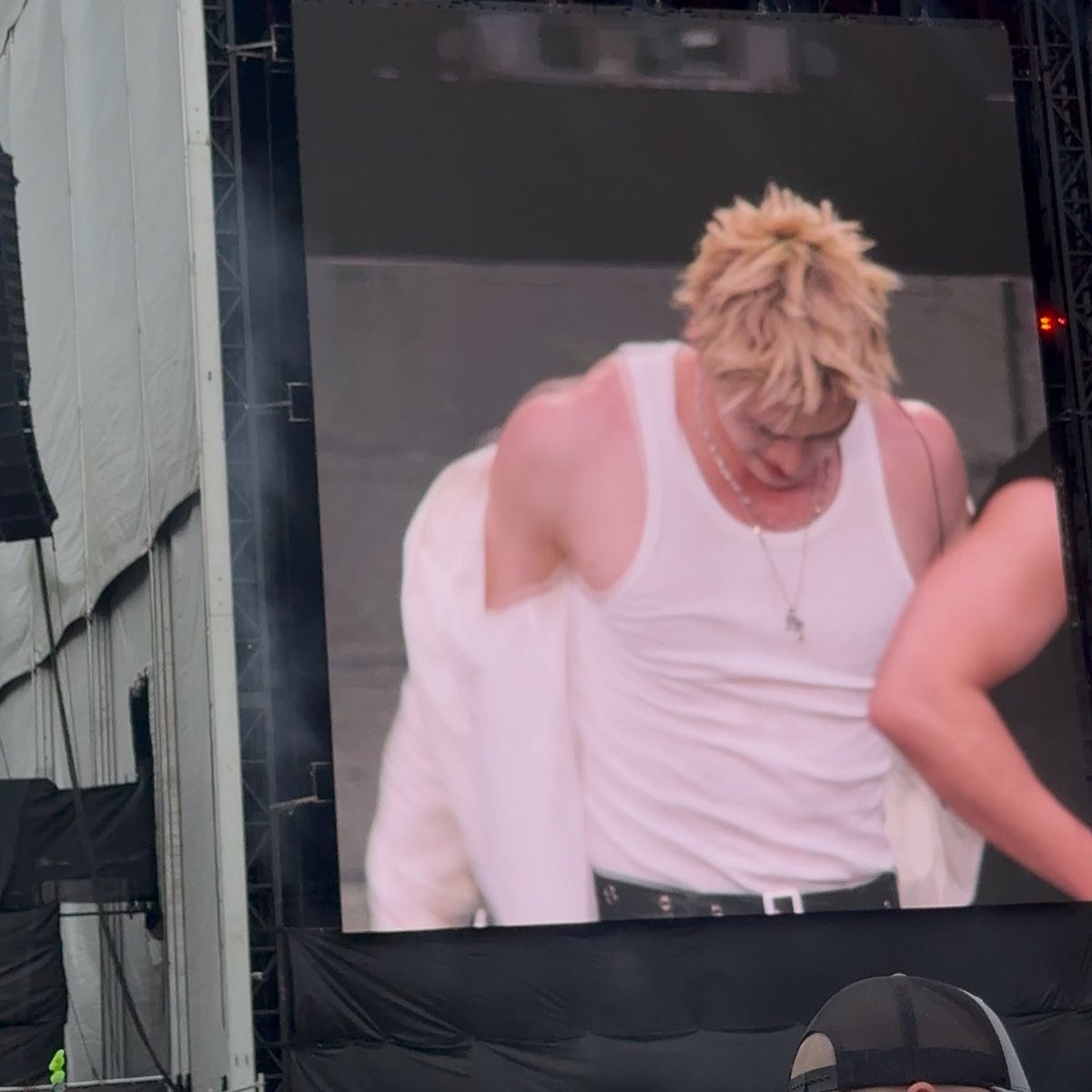 memorixs's tweet photo. chan has gotten so
muscular it’s actually insane #SKZBall https://t.co/SkZ6vfMqWG