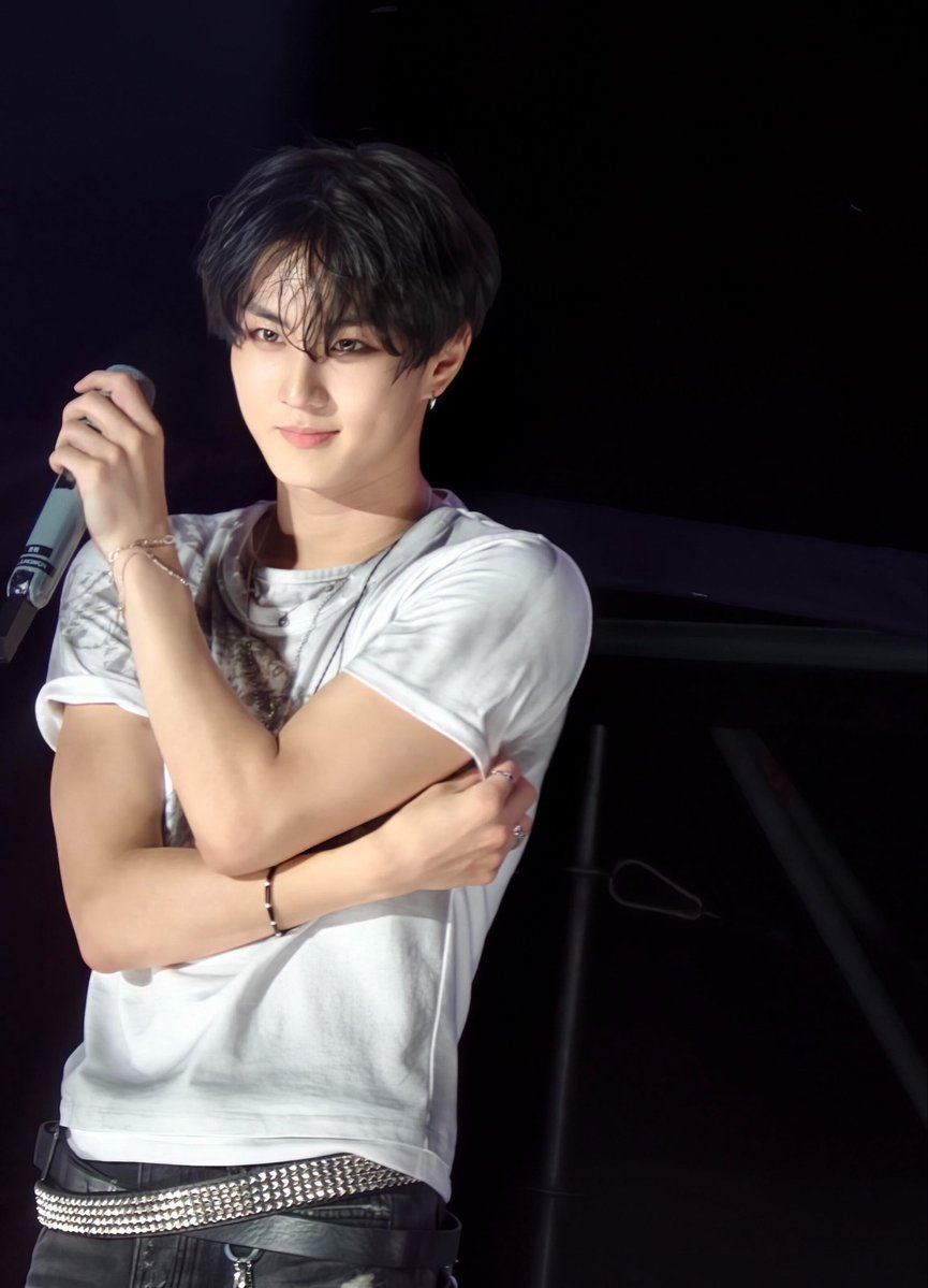 EN7ernally's tweet photo. jungwon looking so majestic like wow… https://t.co/athm9VQm9j