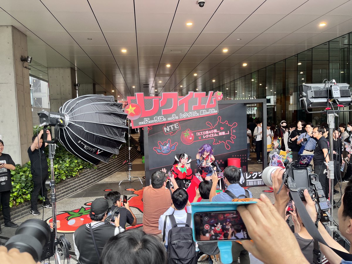 akibaru2022's tweet photo. さっき秋葉原駅に行ったらダイビル横にすごい人だかり。有名なコスプレイヤーさんですかね？ https://t.co/g7S9lSdjbd