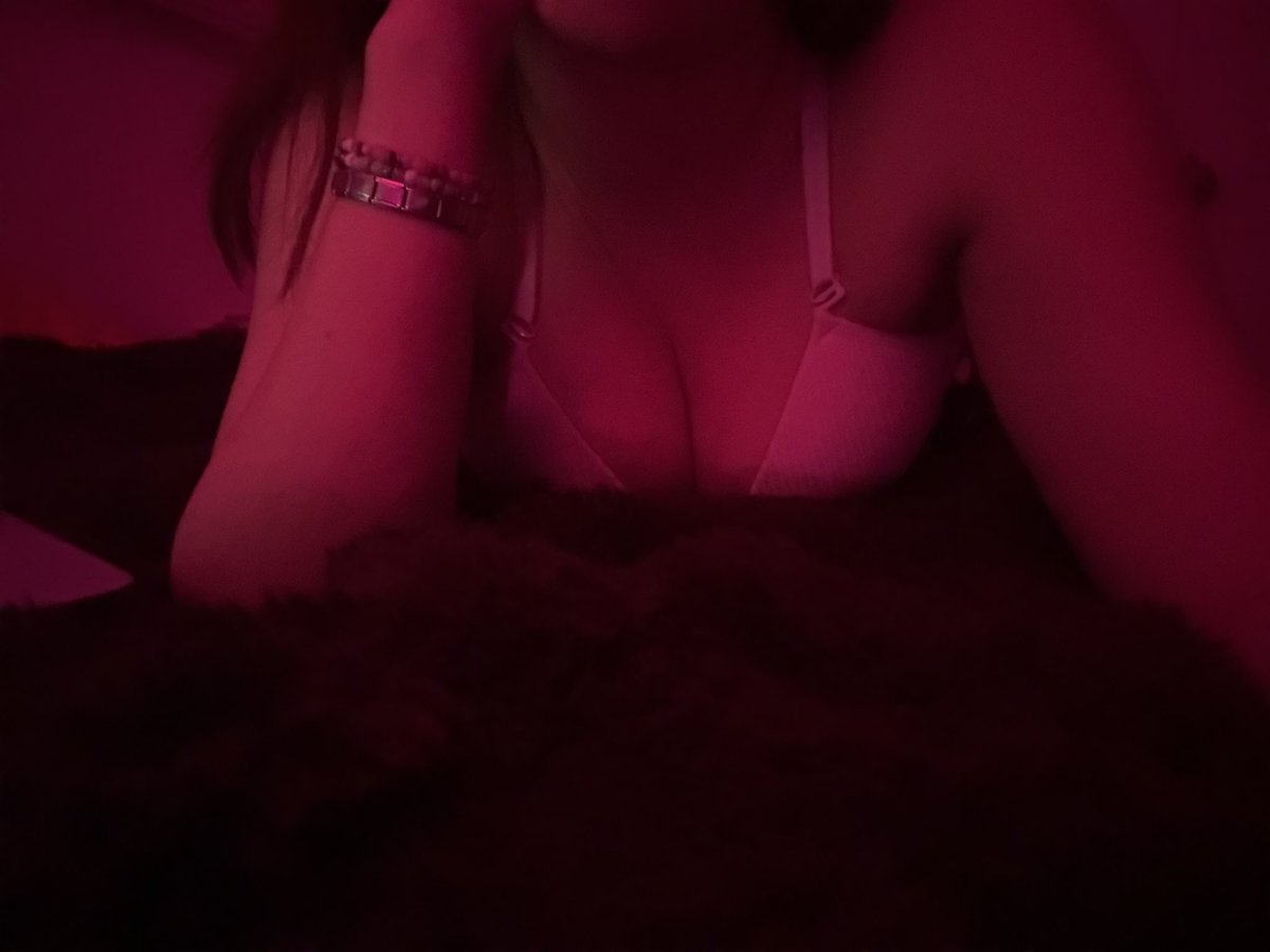 13434lab's tweet photo. oh. the bra was was so close to detach my bad. https://t.co/2Yp5QoudBy