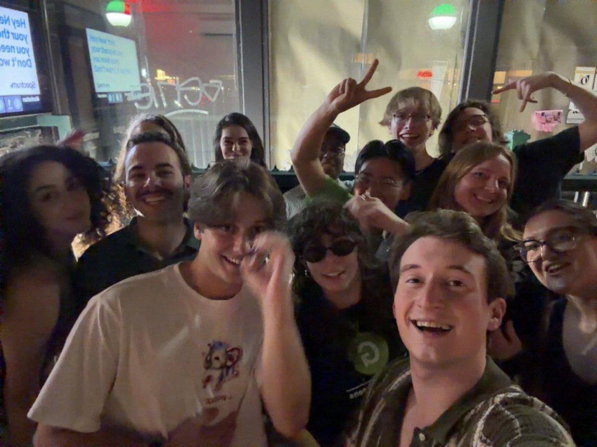 overdahedgestan's tweet photo. We are the G train. https://t.co/ztSHT0ORaF