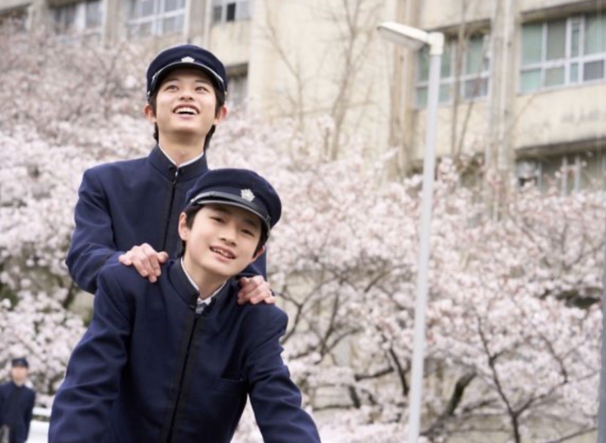 Mitsu_return's tweet photo. #国宝

歌舞伎の世界に身を投じた2人の少年の半生。
宿命を受け入れ、犠牲を払い、失い、苦悩しながらも芸の道を極めることの厳しさを知るが、その代償はあまりにも大きく孤独で寂しさを感じた。主演2人の視線、田中泯さんの存在感や女言葉は素晴らしかったし歌舞伎は美しいものと改めて思った。 https://t.co/DgLwbgWuQn