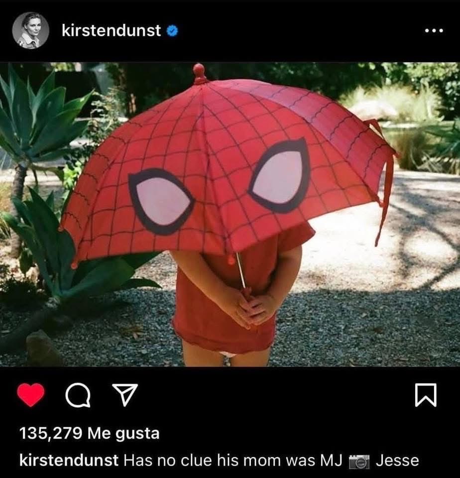 Indie5051's tweet photo. Cuando Kirsten Dunst compartió una foto de su bebé con un paraguas de Spider-Man con el siguiente mensaje:

"No tiene ni idea de que su mamá era Mary Jane”. https://t.co/hY4umwqNKR