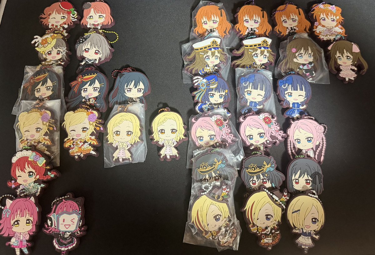 Yu_TCG_'s tweet photo. 欲しい方居たら12日(土)の #虹8th東京 に無料でお渡しするのでリプライください🙇‍♀️

同じものは未開封から優先的にお渡しします。

お金に変えるつもりもないので本当に欲しい人へぜひ届いて欲しいです‼️

大好きな作品を破棄するのは嫌なので御協力お願います🙇‍♂️

#虹ヶ咲  #虹8th https://t.co/4cgTMjJcfZ