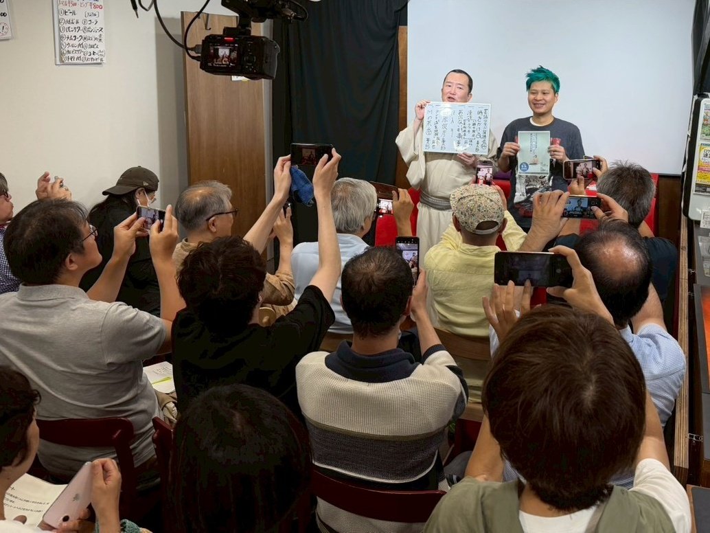 tabacoponzman's tweet photo. #芸協コマド落語会
昨日はご来場・配信視聴ありがとうございました！満員㊗️
楽しく漫談とコント2本させて頂きました！喜太郎さんの落語4席、見応えたっぷり！呼んで頂き感謝です。

配信、是非に！
↓
https://t.co/EFrVN49tgV
(6/20まで購入可能、購入から2週間視聴可能)

出演
昔昔亭喜太郎
服部拓也 https://t.co/lBXcCYqLbX