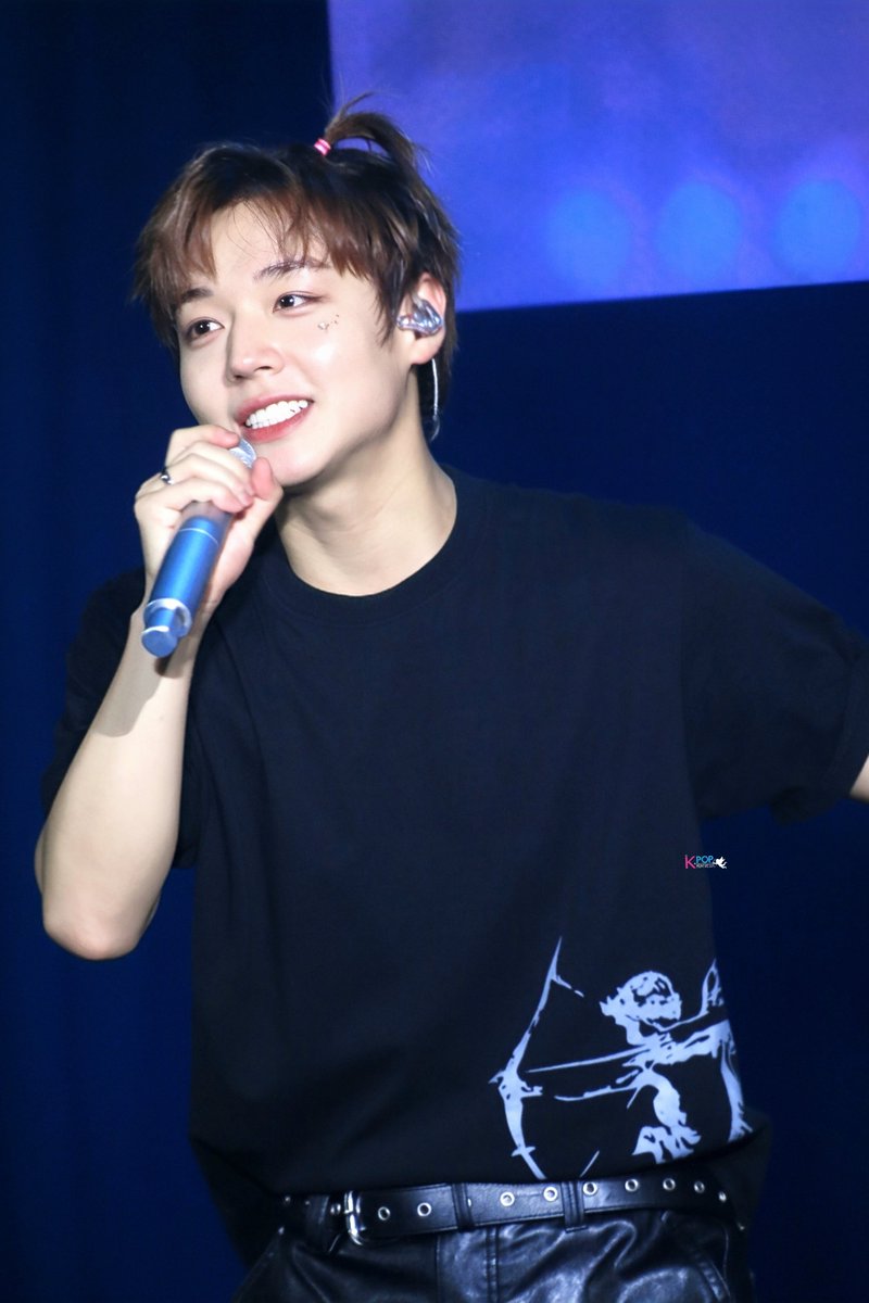 MyKpopHuntress's tweet photo. 260606 PARK JIHOON @ Plenary Hall KLCC | 2026 PARK JI HOON ASIA FAN CON <RE:FLECT> IN KUALA LUMPUR 🇲🇾

thumbs up 👍🏻 from Jihoon to 🇲🇾 MAY 

#PARKJIHOON #PARKJIHOONinKL #PARKJIHOONinMY #박지훈 https://t.co/lmbFTqMiS4