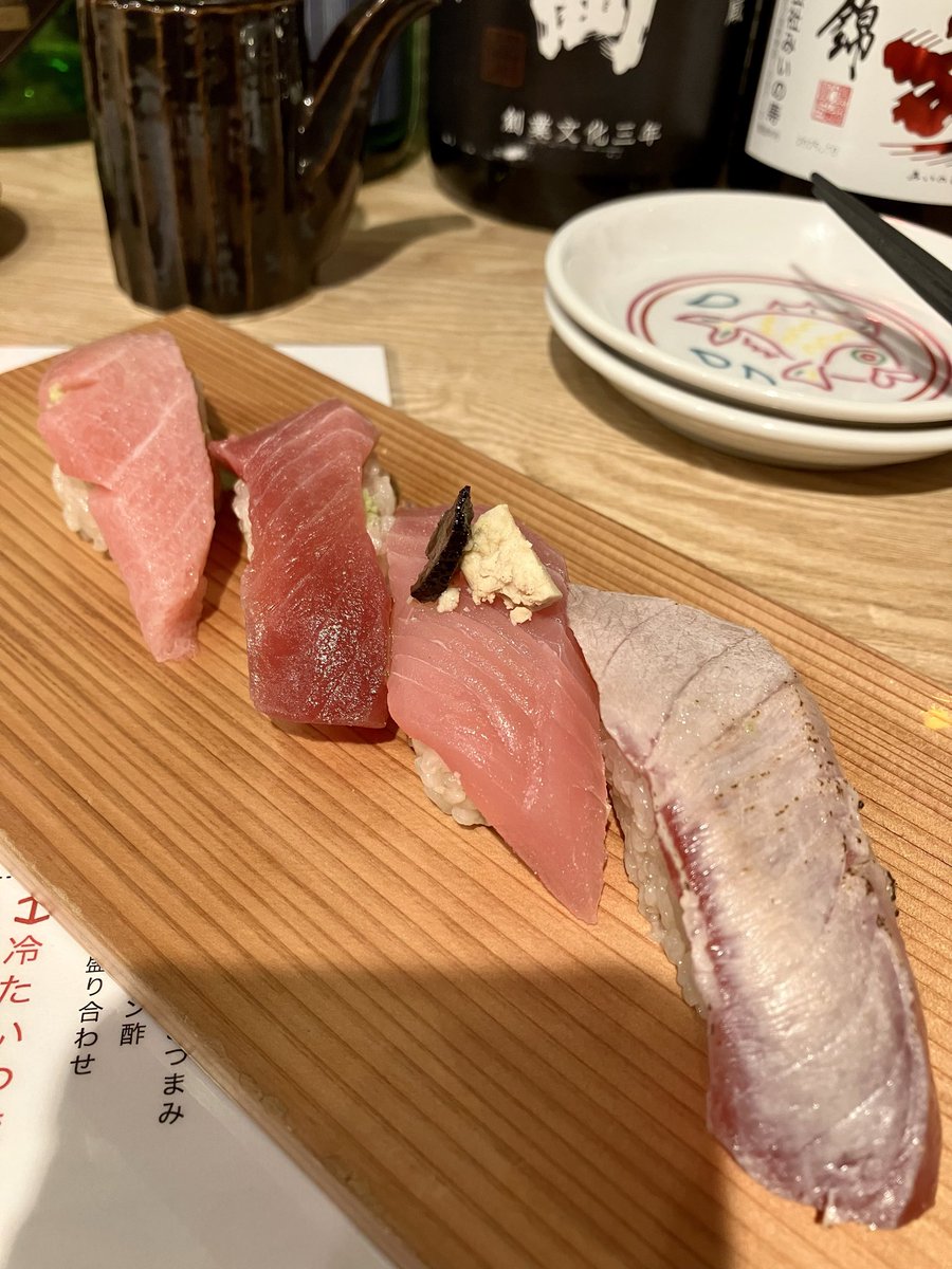 mudamuda_killer's tweet photo. 【孤独のハシゴ酒　川崎編】

①太陽ホエール／餃子とﾒｶﾞﾊｲで¥630也
②型無虎南／揚げたてが最高の天ぷら酒場
③スシエビス／今風の寿司居酒屋
それにしても川崎って…
錦糸町と蒲田と赤羽をﾐｯｸｽしたようなﾔﾊﾞさ
#川崎は魔境　
#酒場 https://t.co/WAHiAvONHS