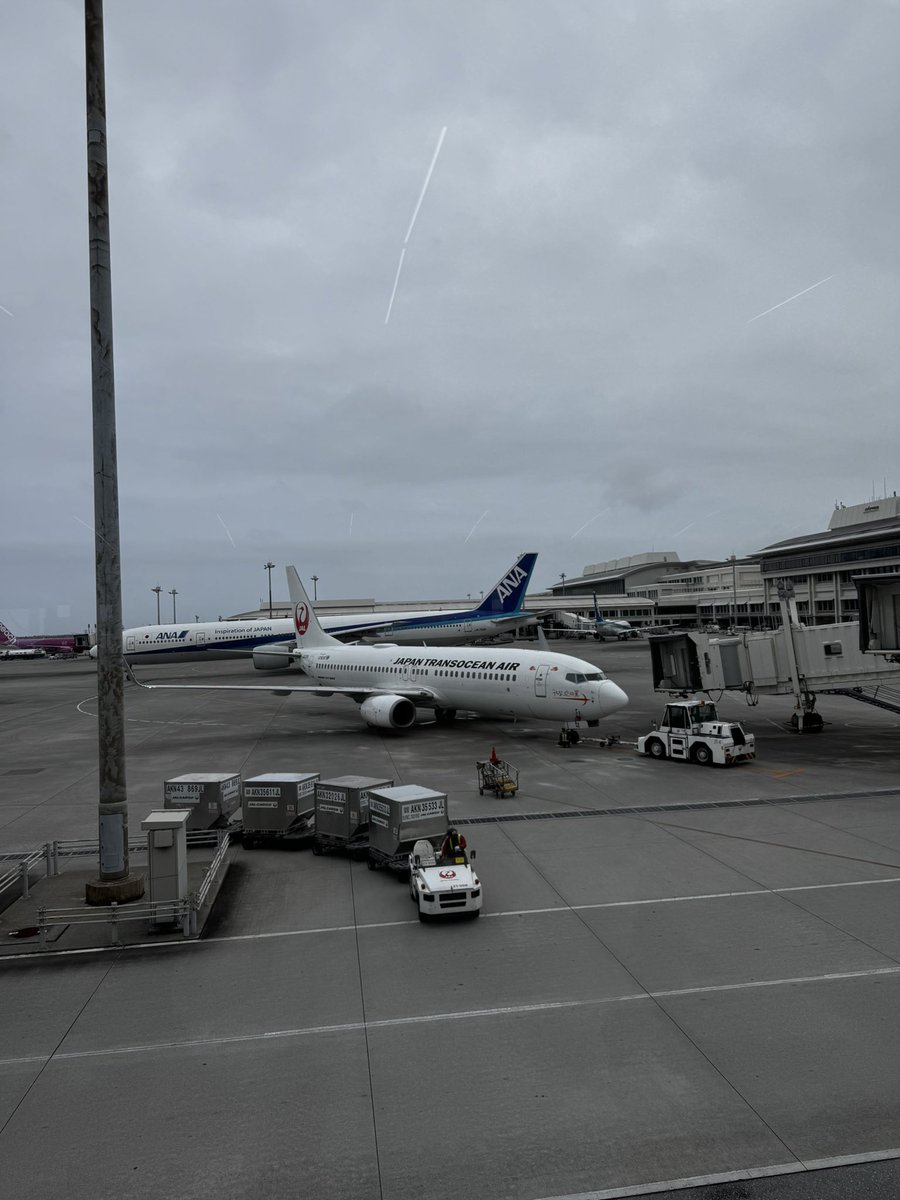 ringomidoki_'s tweet photo. 宮古島は土砂降りだったけど那覇はくもくもだ✈️空港空いてるな〜 https://t.co/Nf5COre2Oi