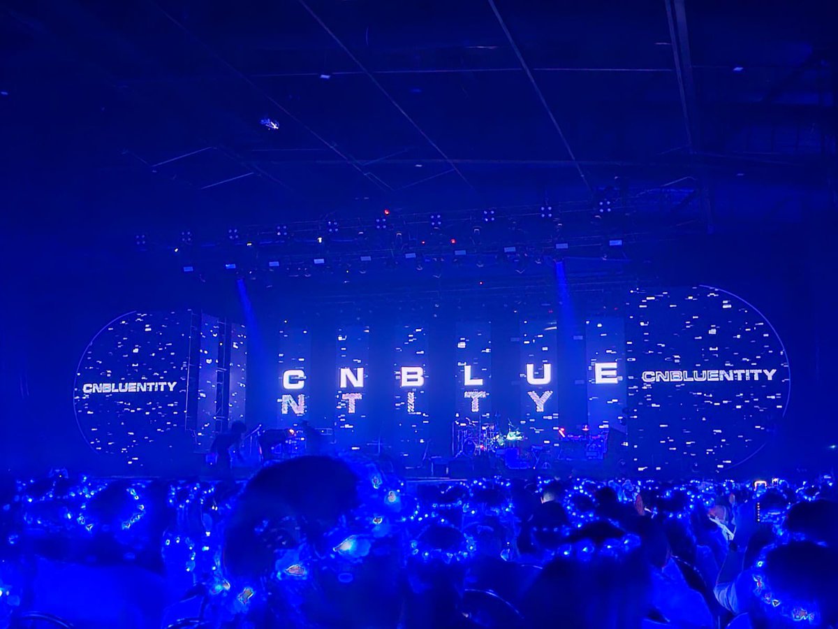 fanny_riyanti's tweet photo. 3LOGY is my 3rd #CNBLUE concert I’ve attended in Bangkok since CNBLUENTITY
Everytime I went there, the FanProject always amazed me!!!!
Thanks to everyone who prepared thede fanproject 💙🩵💙🩵 https://t.co/SRitSCyJkU
