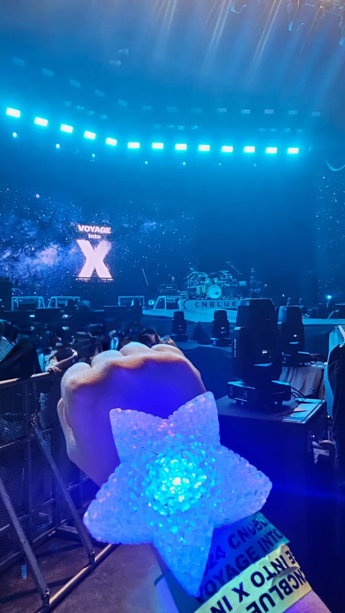 fanny_riyanti's tweet photo. 3LOGY is my 3rd #CNBLUE concert I’ve attended in Bangkok since CNBLUENTITY
Everytime I went there, the FanProject always amazed me!!!!
Thanks to everyone who prepared thede fanproject 💙🩵💙🩵 https://t.co/SRitSCyJkU