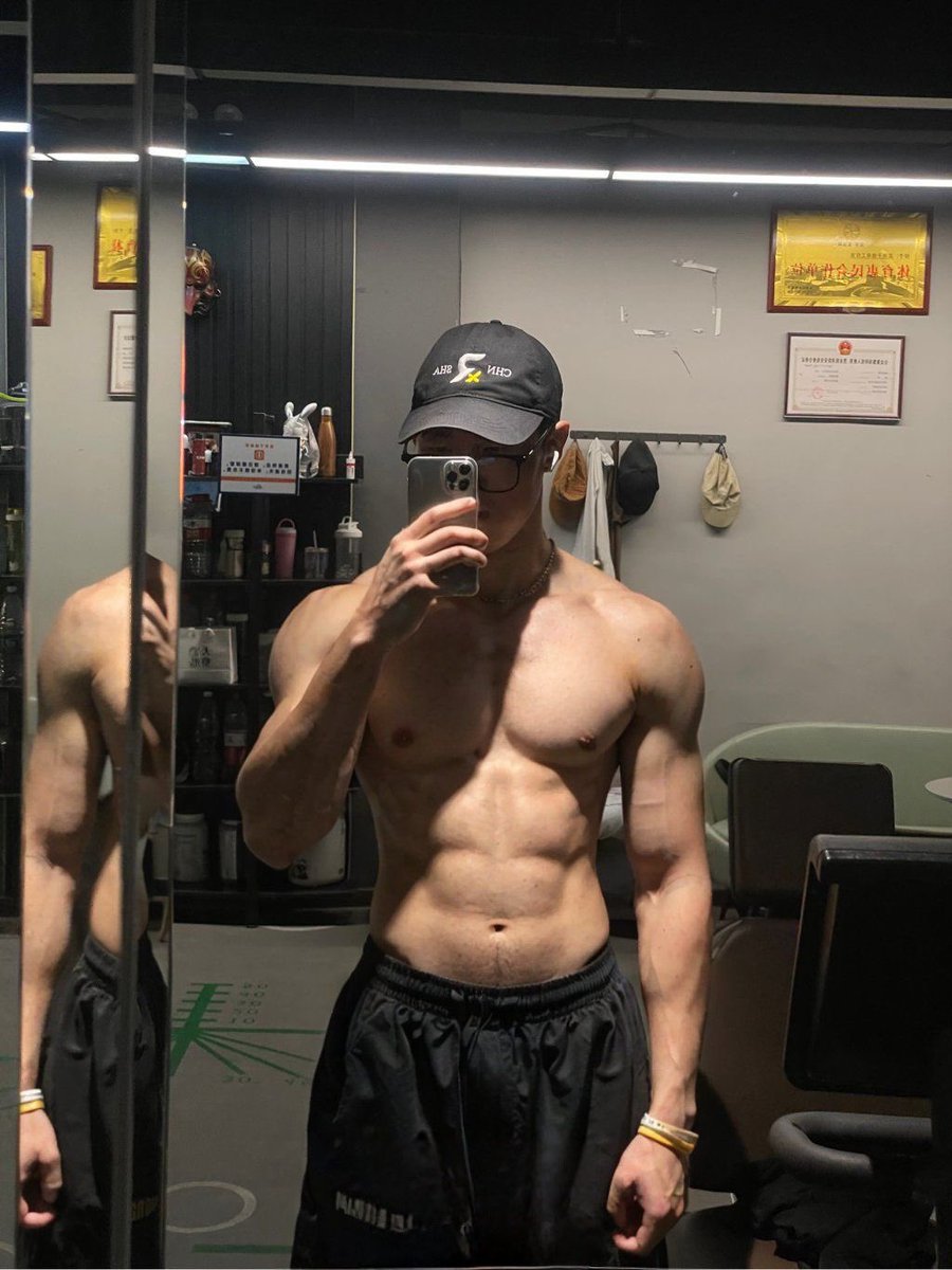 bo09160203's tweet photo. 为什么早上起就特别想要 #天津 #肌肉男 #男大 https://t.co/VB2O5gCi0m