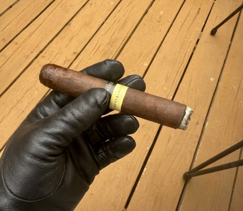 Indignado809's tweet photo. Sempre un bon cigare à la main... vive la fumée ! 🚬
¡Salud! https://t.co/ORsooA51WO
