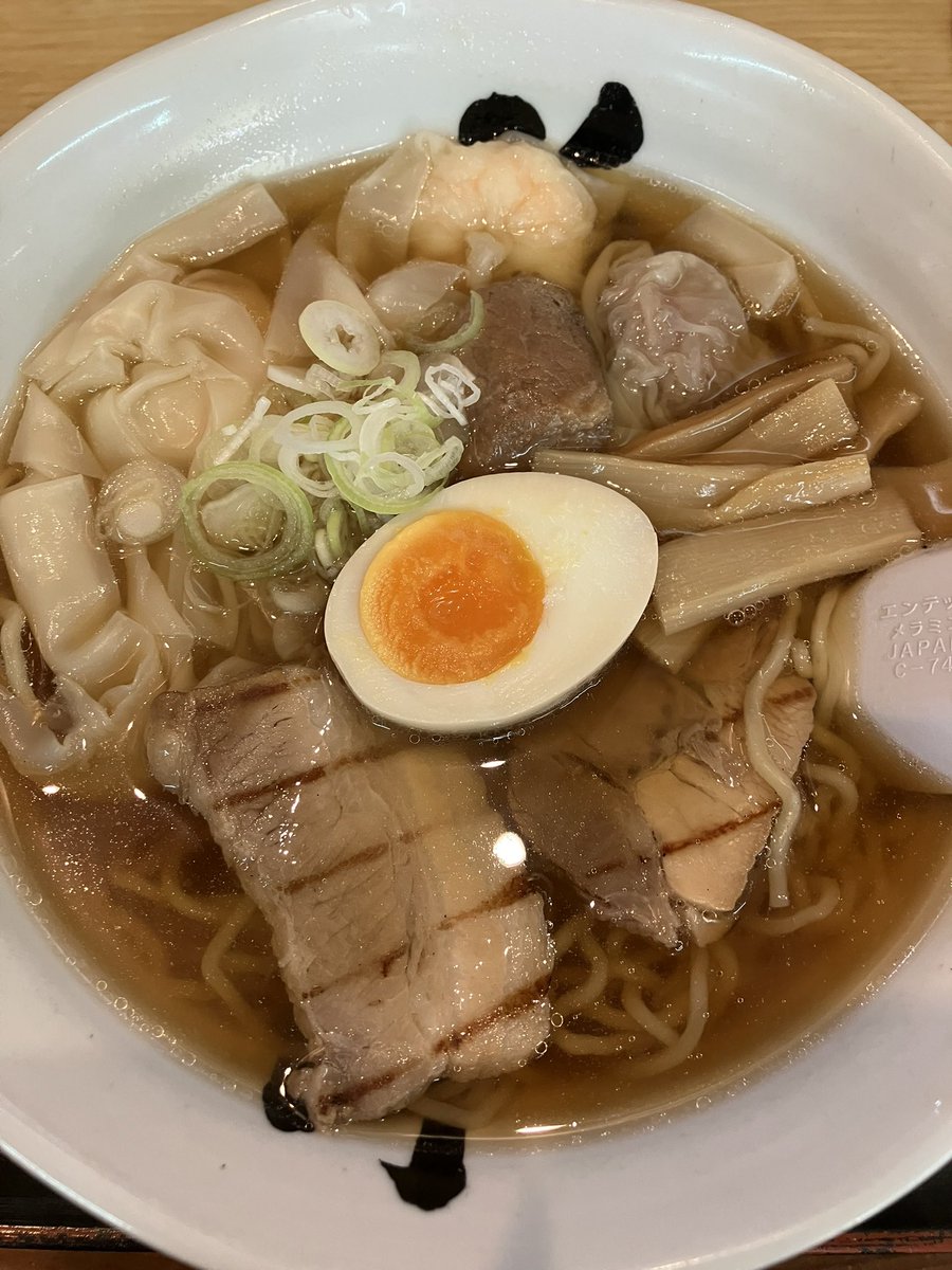 SAMURAI__X's tweet photo. 下道3時間かけて酒田市の本店へ
看板メニュー花鳥風月ラーメン https://t.co/ooJwlaF689