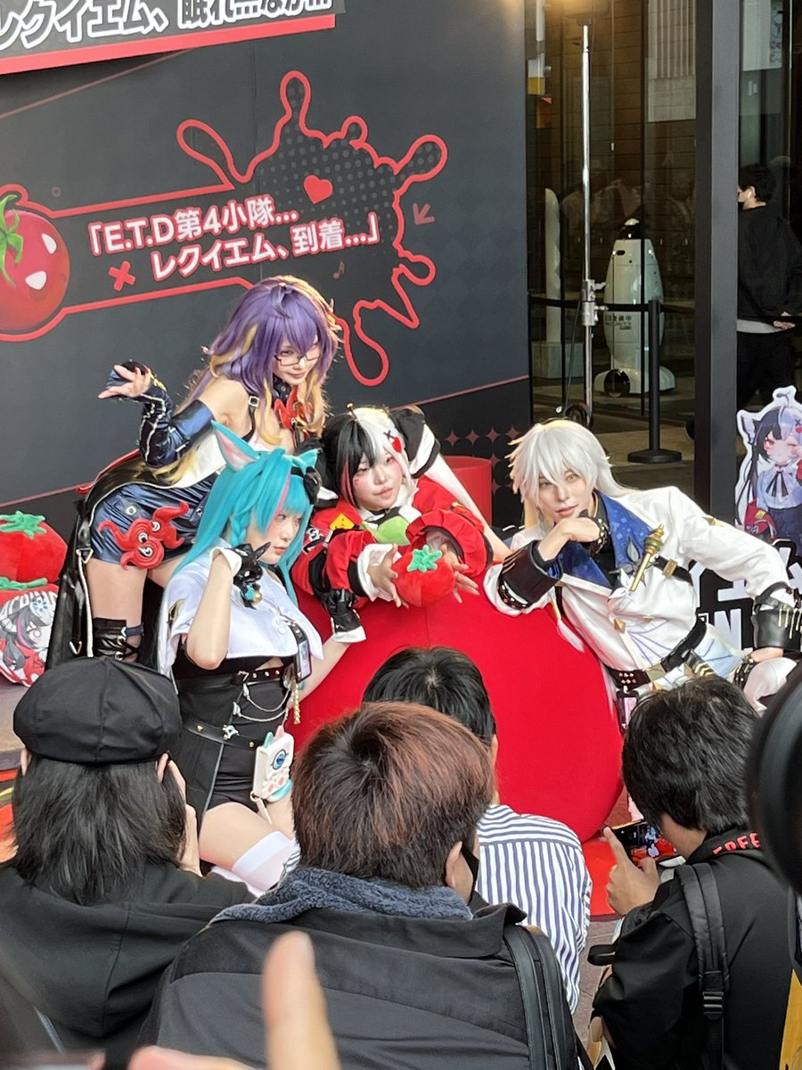 tebachi1967's tweet photo. ＃NTE
＃レクイエム今日も眠たい
並ぶの面倒だけど紙袋は貰えた。
レイヤーさんの集合も撮れた。 https://t.co/feA3JJg690