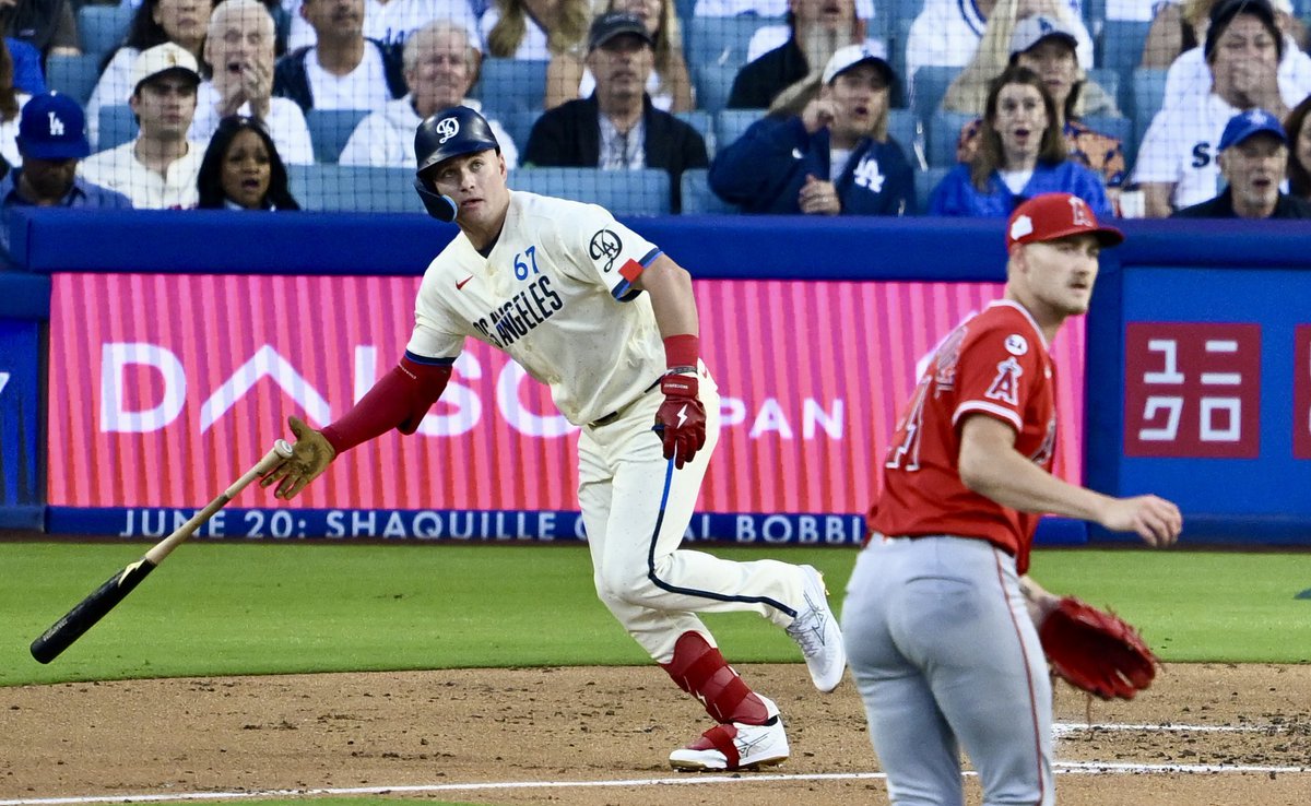photowkb's tweet photo. Los Angeles Dodgers lead the Los Angeles Angels 9-1 during a baseball game at Dodger Stadium in Los Angeles. @mlb #mlb @dodgers #dodgers @angels #angels #baseball @NikonUSA #nikon @InsideSoCalSpts #ryanward https://t.co/H6OMsgjfVW