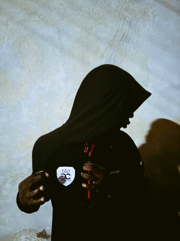 CHIXENUM's tweet photo. I have a brother who plays for @DurbanCity_FC  so i took this beautiful face off with his team sweatshirt ❤️‍🔥❤️‍🔥 https://t.co/Lg7Gm7D8ki