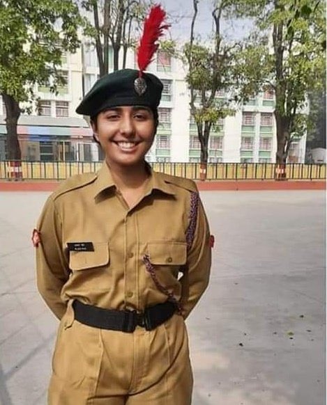37VManhas's tweet photo. If inspiration has a face then it's it..
She is Alka Rai, Daughter of

COLONEL M N RAI
Shaurya Chakra 
42 RR - 2/9 GORKHA RIFLES
#IndianArmy

Colonel M N Rai has immortalized at Tral in Jammu & Kashmir in 2015.

Lets bless Alka on her birthday today.

#FreedomisnotFree a few pay #CostofWar.