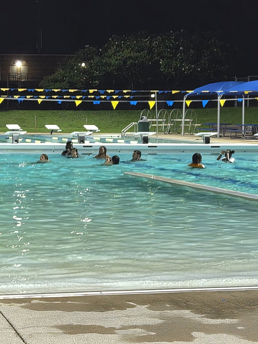 BHSVKOT's tweet photo. VKOT vape free night of fun at the Bryan Aquatic Center! @BryanISD @RustySuretteTV @TxSayWhat @txyouthaction @Tx_SDY @ClayFalls https://t.co/pB7Y1zgSyK
