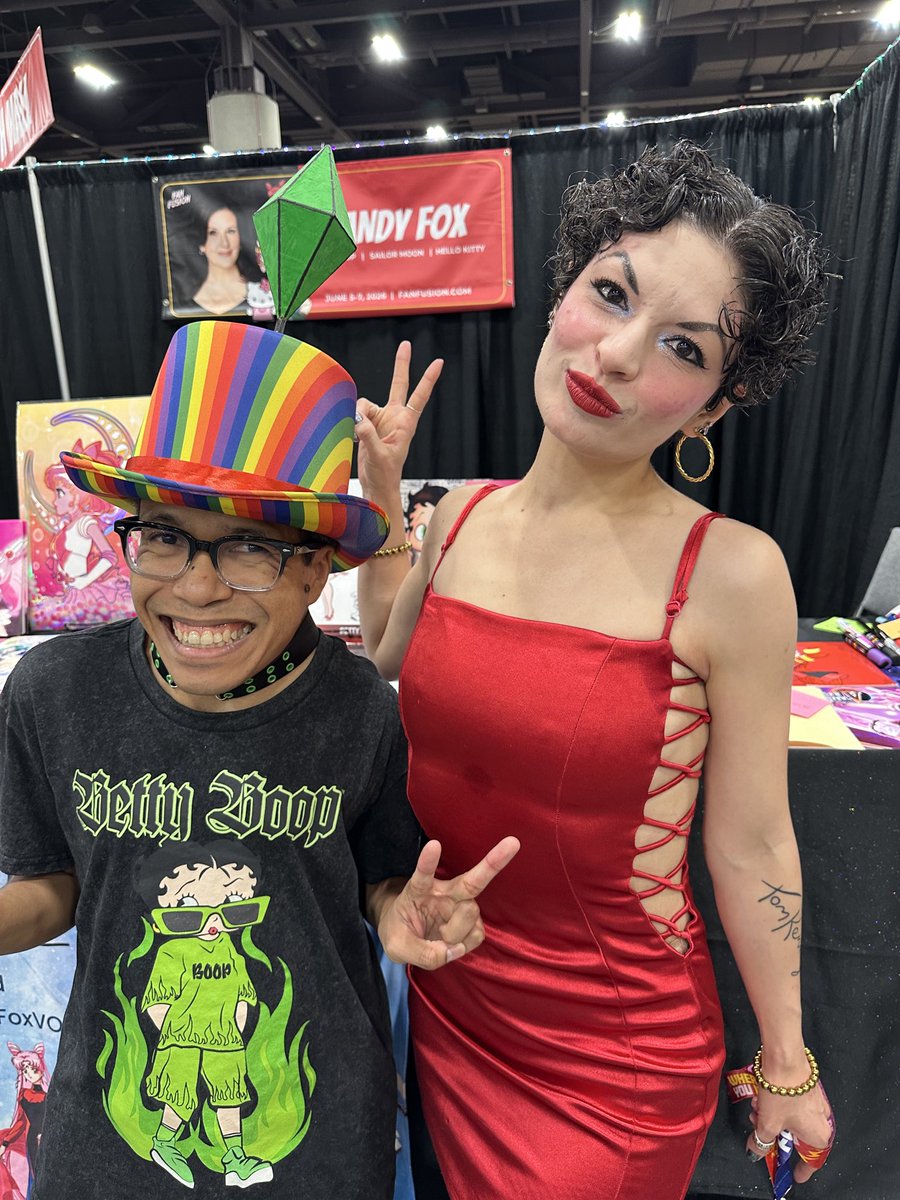 SandyFoxWorld's tweet photo. We are having so much FUN  @PhxFanFusion 
Come out and join us tomorrow from 10-5 pm 
https://t.co/bvtRPXDQ1X
#phoenixfanfusion #fanfusion https://t.co/2wnT1qXQef